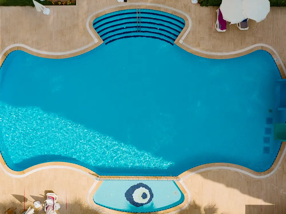 Imagen Custom Pool Design vs Pre-Designed Pools Crystal Cove Pool Building